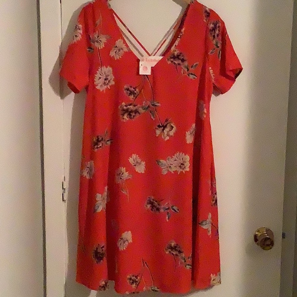 Motto Floral V-Neck Pocket Dress - Picture 5 of 7